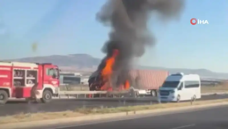 Ankara'da TIR Yangını: Feci Kaza ve İtfaiye Mücadelesi