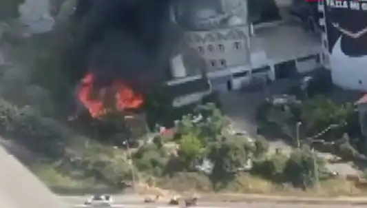 Kağıthane'de Korkutan Yangın: Dumanlar Gökyüzünü Sardı, İtfaiye Müdahale Etti!