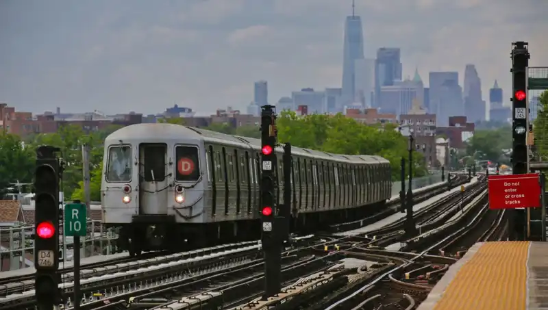 Metro Sörfü: Gençlerin Tehlikeli Eğlencesi Hayat Aldı