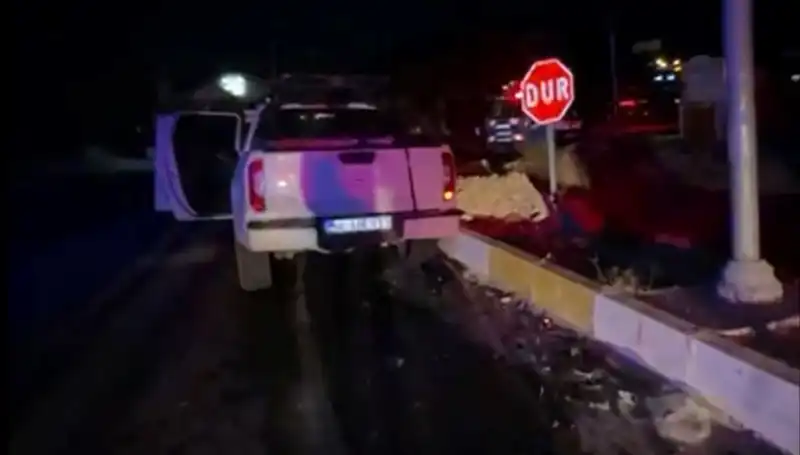 İzmir’de Feci Kaza! Kamyonet ve Hafif Ticari Araç Çarpıştı, 7 Yaralı Var