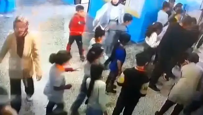 Mardin'de Öğrencinin Boğazına Kaçan Lokmayı Müdür Yardımcısı Temizledi!
