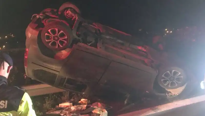 Osmaniye'de Feci Kaza: Otomobil TIR'a Çarptı, Beş Kişi Yaralı!
