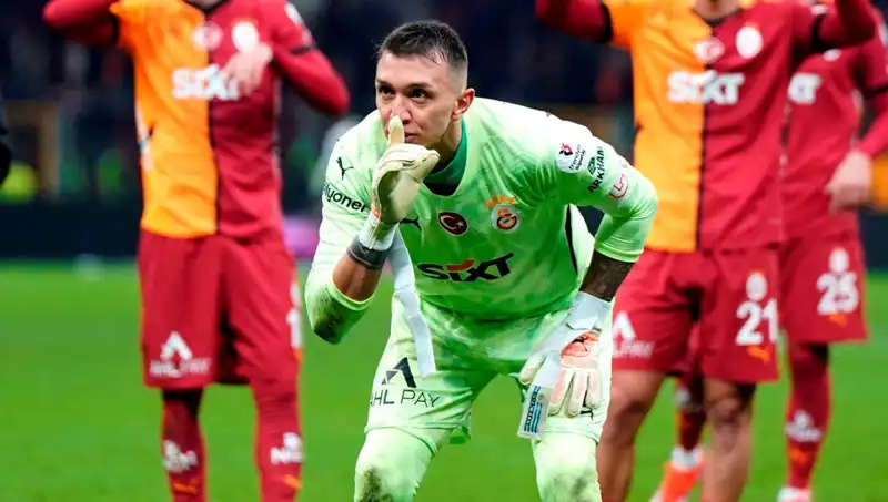 Galatasaray'da Muslera'nın Yerine Geçen Yıldız Kaleci Kim Olacak?