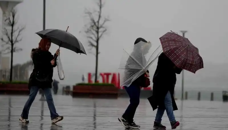 İzmir ve Bursa için Kuvvetli Sağanak Uyarısı: Hazırlıklı Olun!