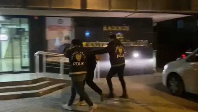 Galatasaray Taraftarına Saldıran Şahıs, Polis Tarafından Yakalandı
