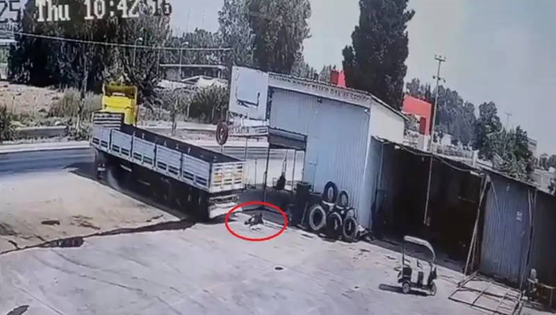 16 Yaşındaki Çocuk İşçinin Korkunç Ölümü: TIR Faciası Tamirhanede Yaşandı