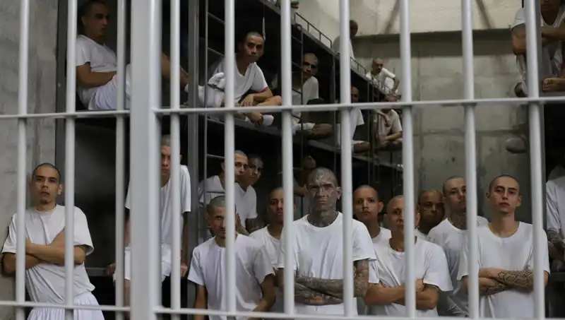 El Salvador: Cehennemdeki Göçmenlerin Dramı ve ABD’nin Sorumluluğu