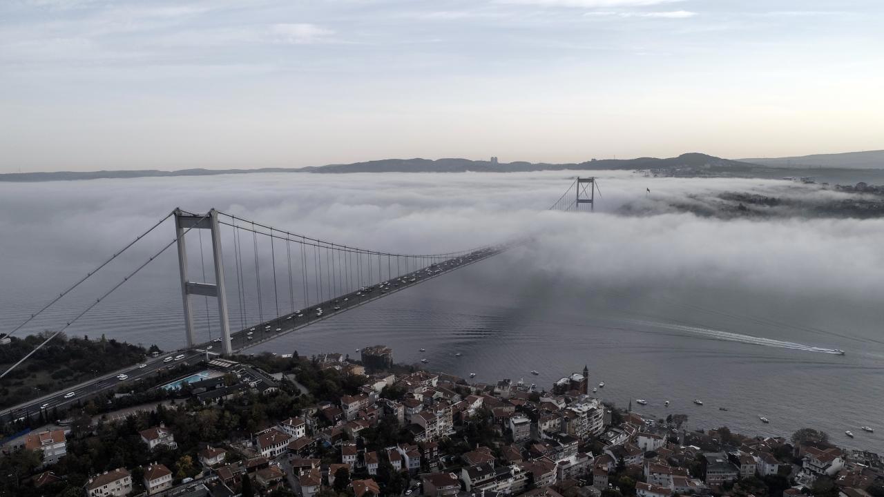 İstanbul Boğazı'nda Gemiler Durdu