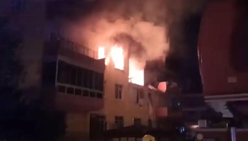 Konya'da Dört Katlı Bina Doğal Gaz Patlaması Sonucunda 12 Kişi Yaralandı