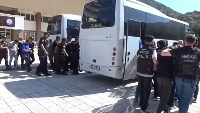 Amasya'da Tarihi Uyuşturucu Operasyonu: 13 Kişi Yakalandı!