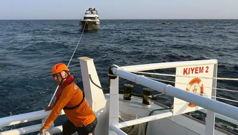 Marmaris Açıklarında Sürüklenen Tekne Kurtarıldı: Detaylarda Neler Var?