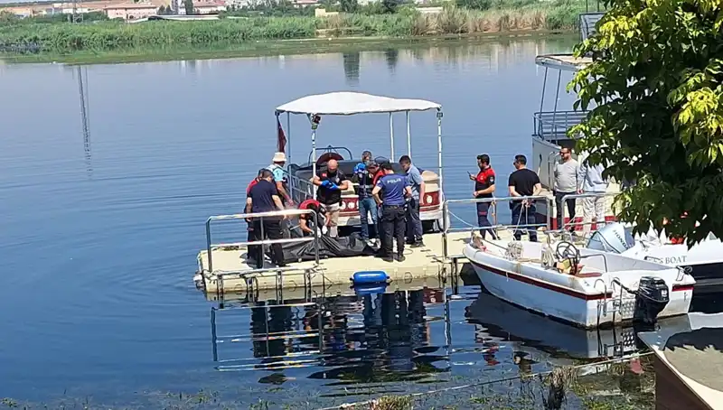 Fırat Nehri'nde Gizemli Bir Erkek Cesedi Bulundu: Gözler Olayın Üzerinde