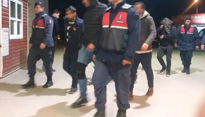 Uyuşturucu Partisi: Bağ Evi Polis Baskını İle Çökerildi
