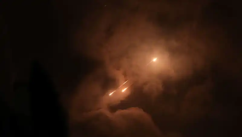 İran’ın Gece Füzeli Saldırıları: Tesadüf Mü, Strateji Mi?