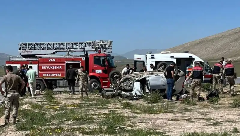 Van'da Feci Kaza: Dört Can Hayatını Kaybetti, İki Kişi Yaralandı