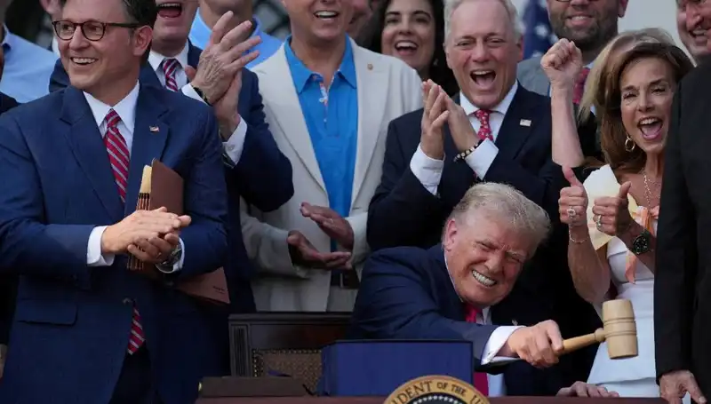 Trump, Tartışmalı "Büyük, Güzel Yasa Tasarısı"nı İmzaladı: Ekonomik ve Politika Etkileri