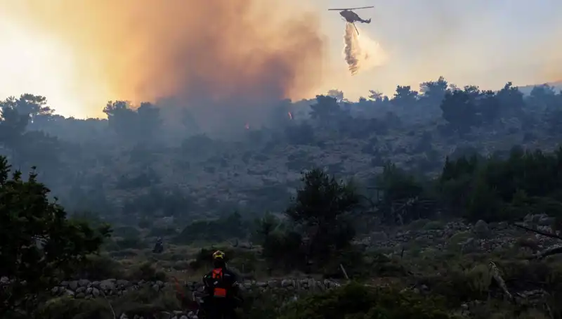 Eğriboz Adası’ndaki Orman Yangını: İki Köy Acil Tahliye Edildi