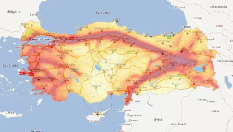 Evimin Altından Fay Hattı Geçiyor Mu? 45 İl ve 110 İlçe Deprem Riski Taşıyor