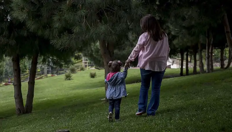 Yargıtay’dan Önemli Koruyucu Aile Kararı: Anne ve Çocuğun Görüşme Hakkı