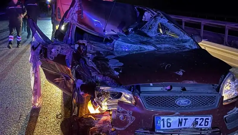 Afyonkarahisar'da Trafik Kazası: Otomobil ve TIR Çarpıştı, 4 Yaralı