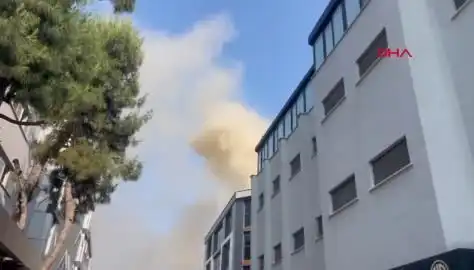 İstanbul'da Yangın Paniği: 4 Katlı İş Merkezinde Neler Oluyor?