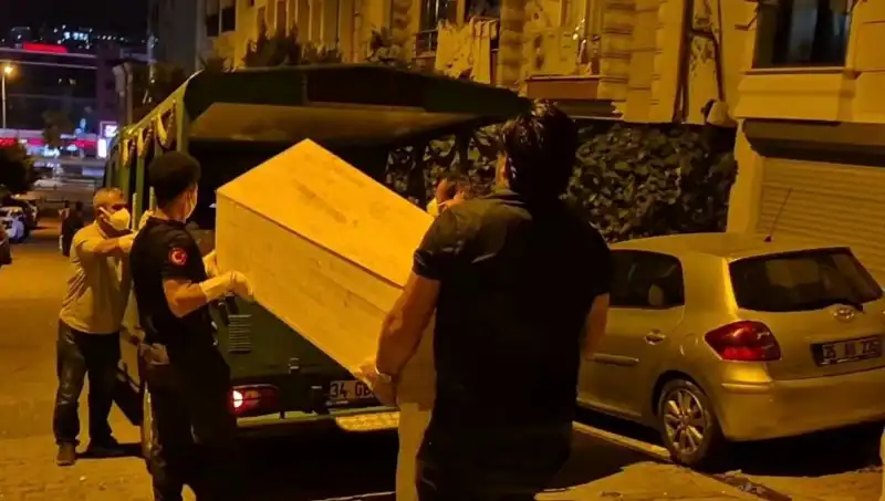 Esenyurt'ta Gizemli Bir Ölüm: Kadın Cansız Bulundu!
