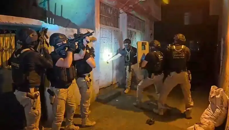 İstanbul'da DAEŞ'e Yönelik Operasyonda 18 Kişi Gözaltında