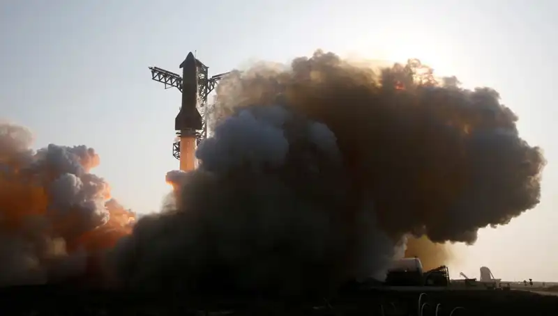 Starship Roketi 9. Testte Kontrolden Çıktı: Gelecek Hedefleri Tehlikeye mi Girdi?