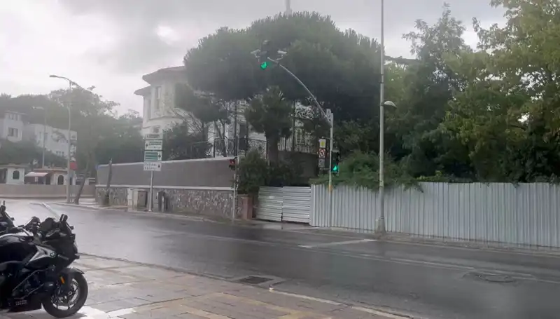 İstanbul'da Yağmurun Dansı: Şehrin Nefesi Yeniden Canlanıyor