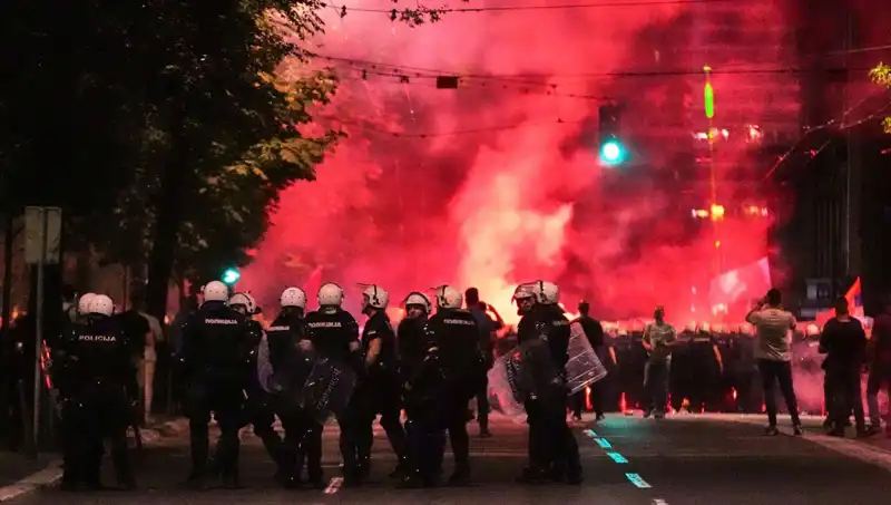 Sırbistan'da Erken Seçim İçin Sokaklara Çıkan On Binler, Gözaltılarla Sonuçlandı