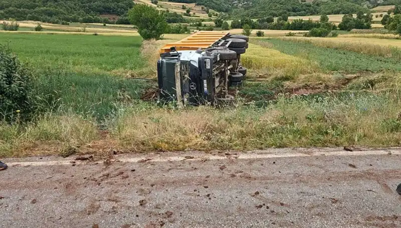 Tokat’ta Devrilen Kamyon Kazasında Şoför Hayatını Kaybetti: Olayın Ayrıntıları