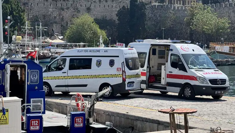 Antalya Plajında Gizemli Bir Buluntu: Denizde Erkek Cesedi!