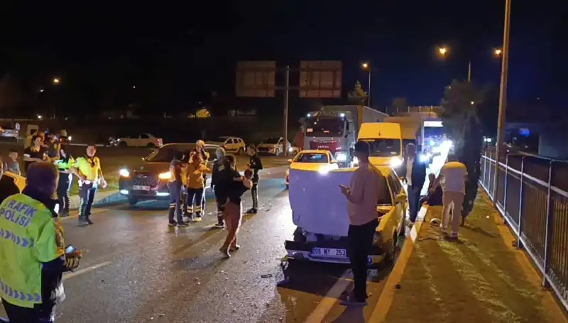 Otoyolda Kuralsız Geri Dönüş Kazasında İkisi Çocuk Dört Yaralı
